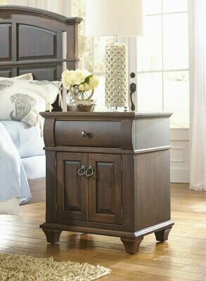 Yutzy Woodworking Reminisce 3-Drawer Night Stand