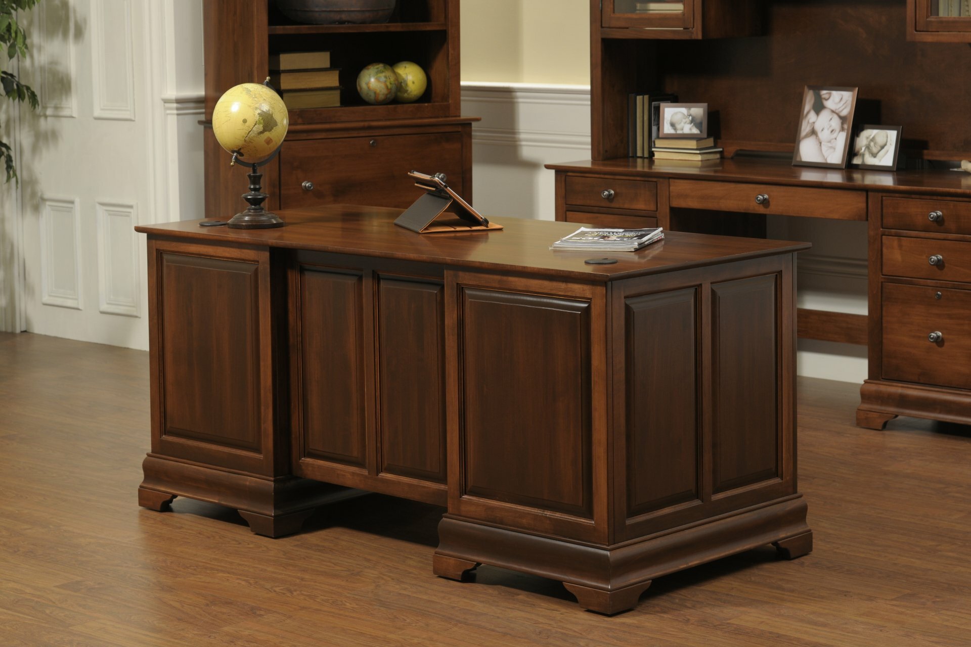 Yutzy Woodworking Executive Desk