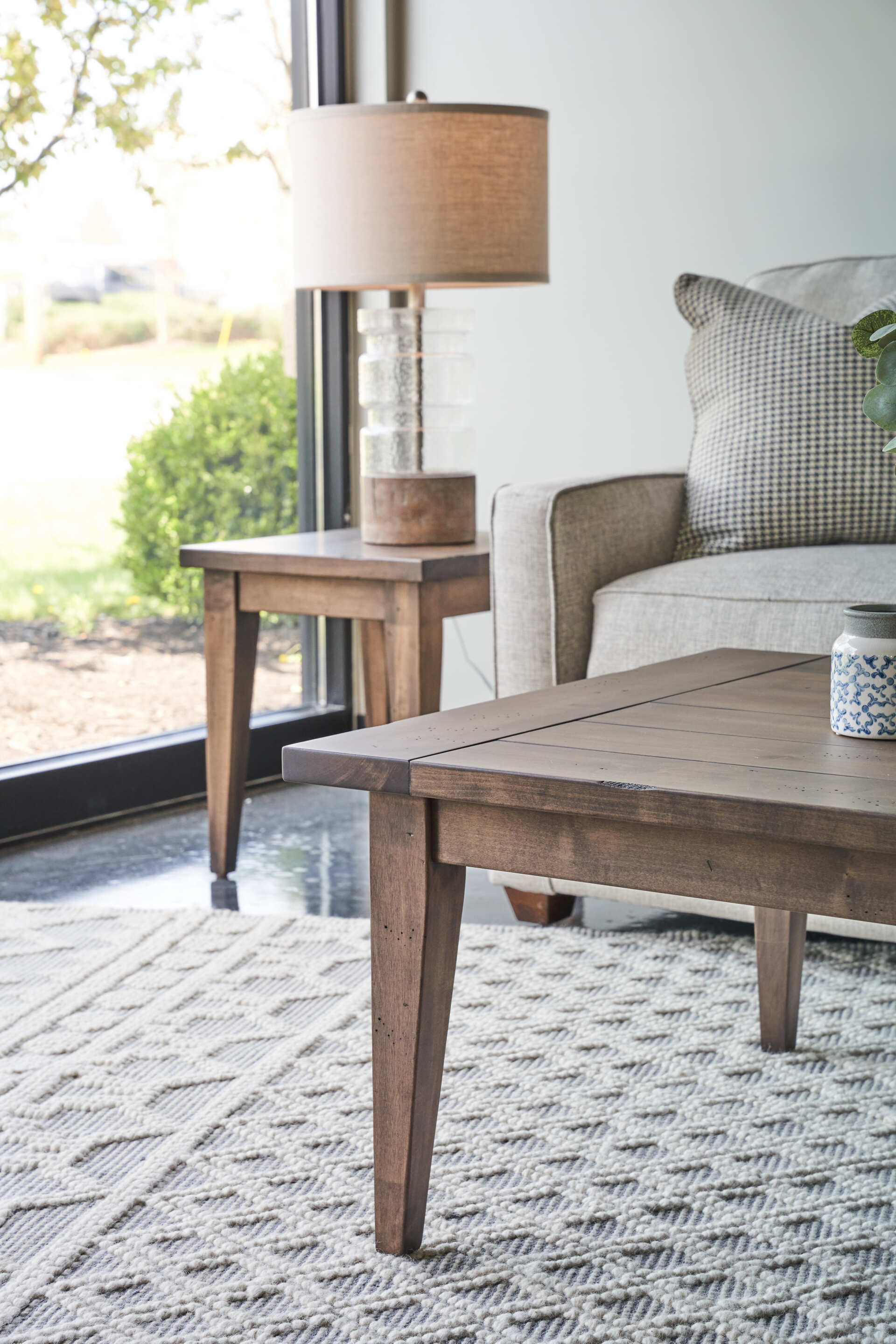 Yutzy Woodworking Jackson Chairside Table