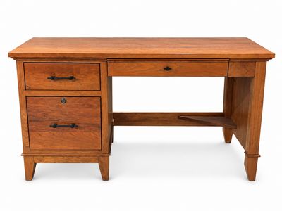 Yutzy Woodworking Cortland Single Pedestal Desk