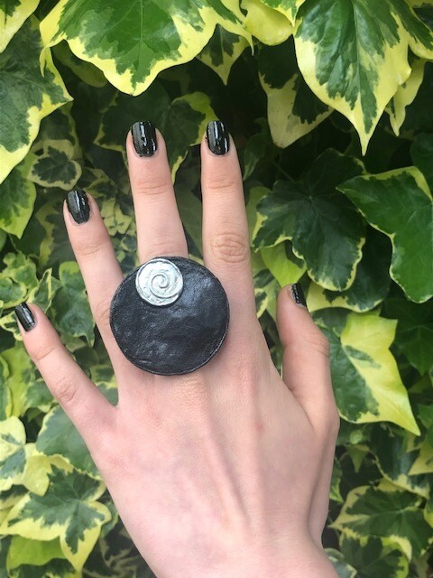 Round and round leather ring