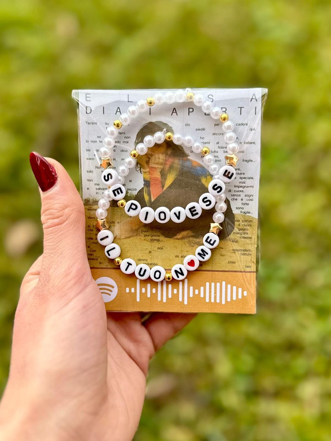 Braccialetti &quot;Se piovesse il tuo nome&quot;, Calcutta ed Elisa