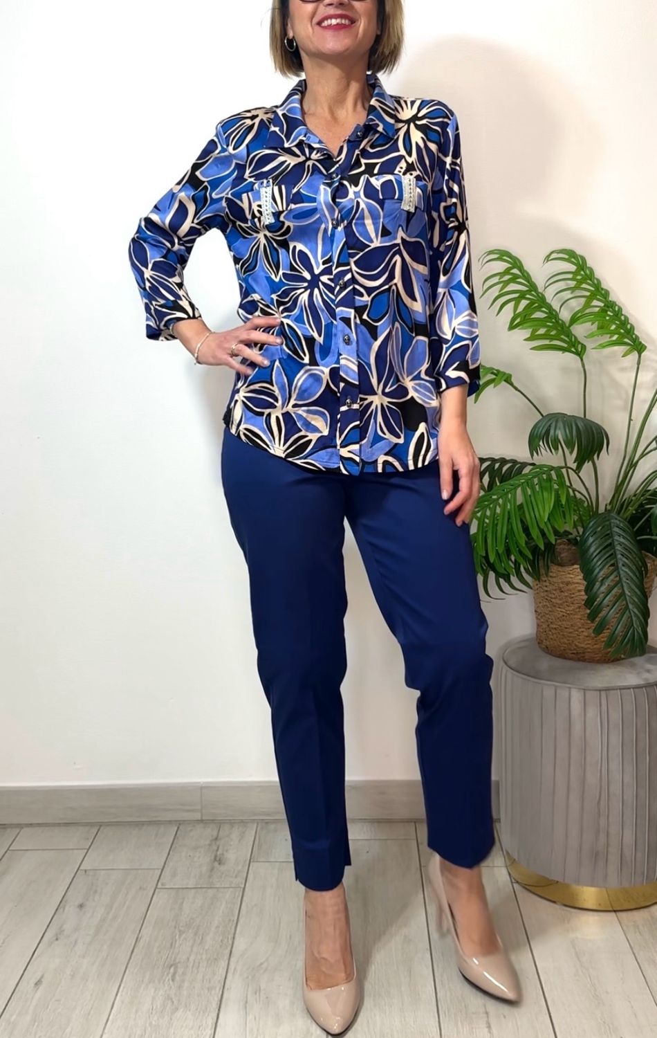 Camicia diva in fantasia, floreale eco seta.