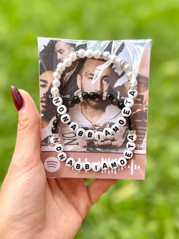 Braccialetti &quot;Non abbiamo età&quot;, Luchè