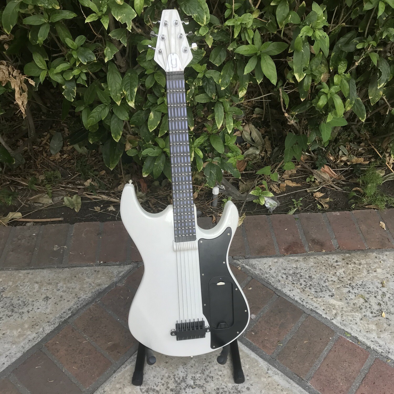 gTAR Midi Electric Guitar by Incident (Kickstarter)