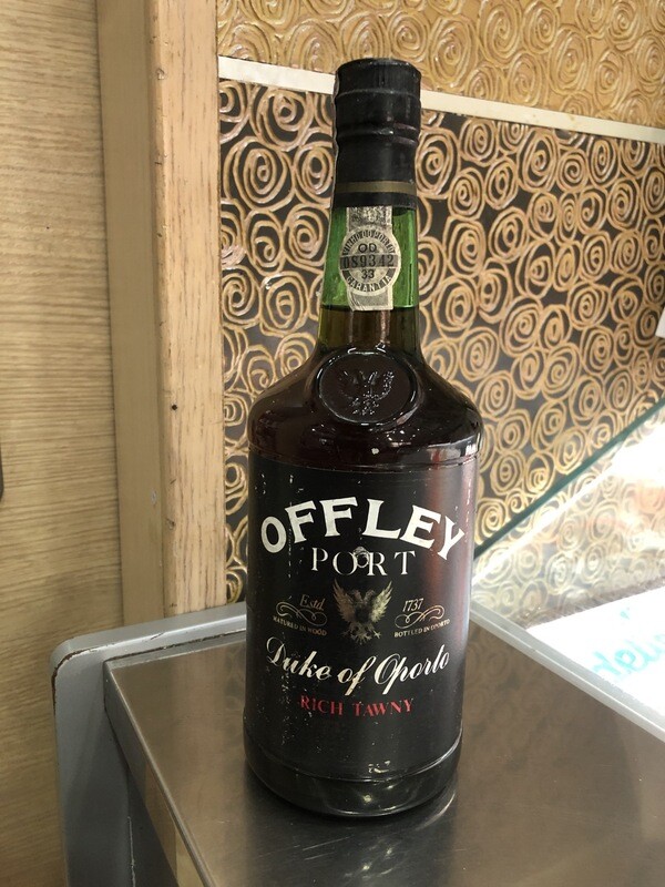 OFFLEY PORT DUKE OF OPORTO RICH TAWNY Matured In Wood ,bottled In Oporto 19*vol Vintage