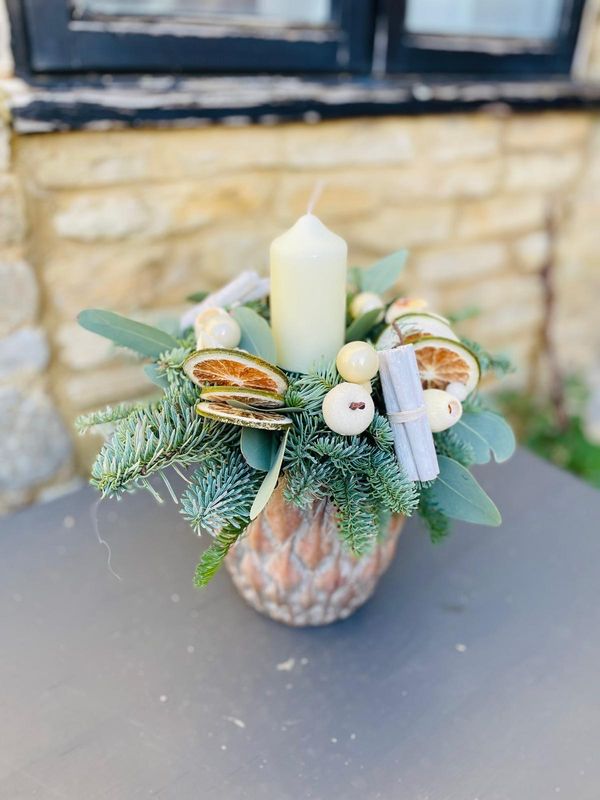 White Christmas single pillar arrangement