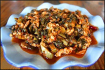 Yunnan svínakjöt með súrsuðu grænmeti