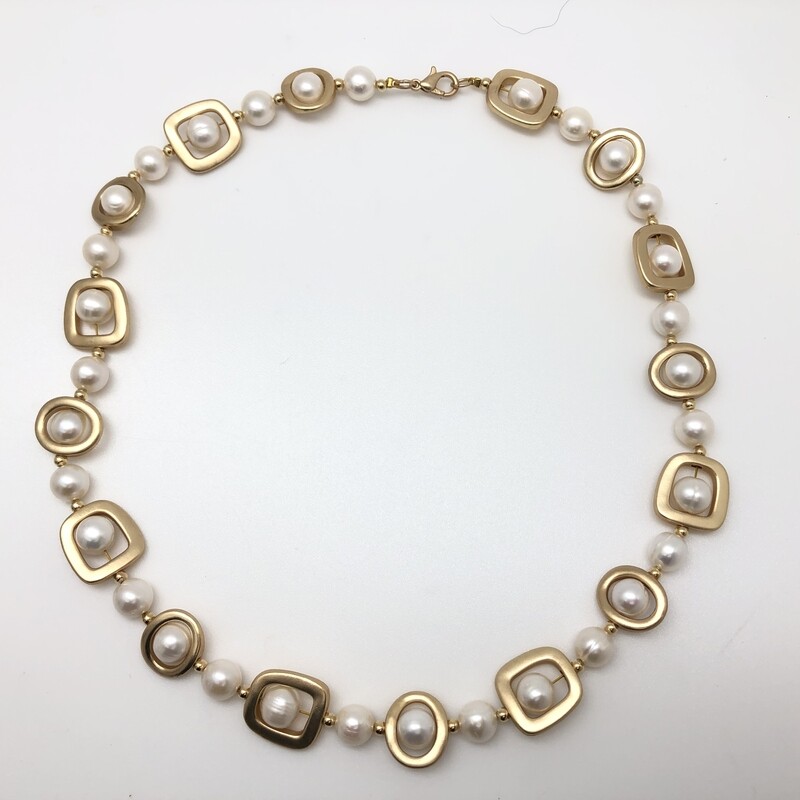 Pearls & Geometric gold shape necklace