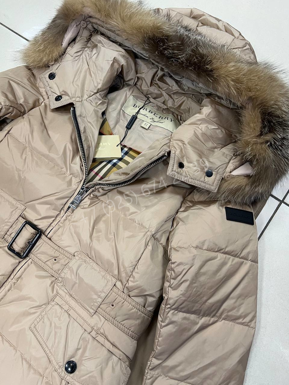 Пуховик Burberry женский с мехом красный