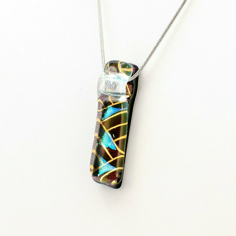 Collier rectangle tribale noir sur chaîne inox