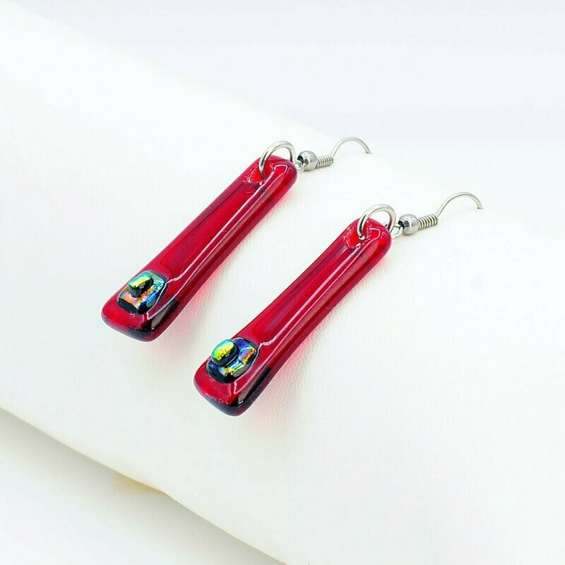Boucles d'oreilles longues triangles rouges