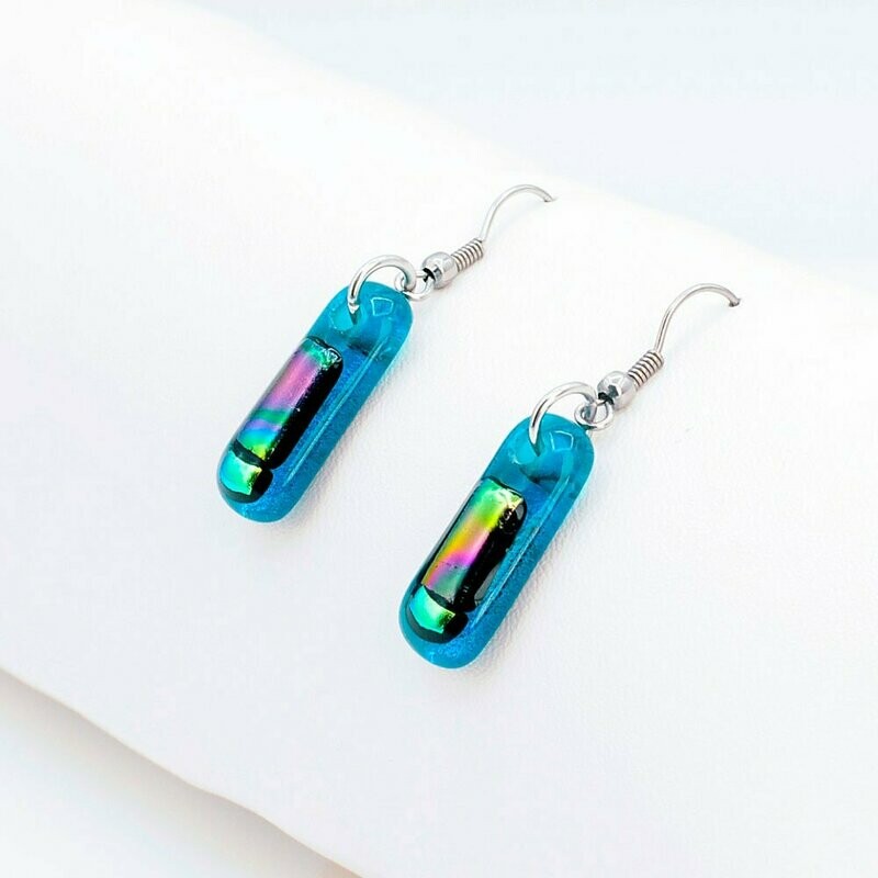 Boucles d'oreilles bleues pétroles courtes