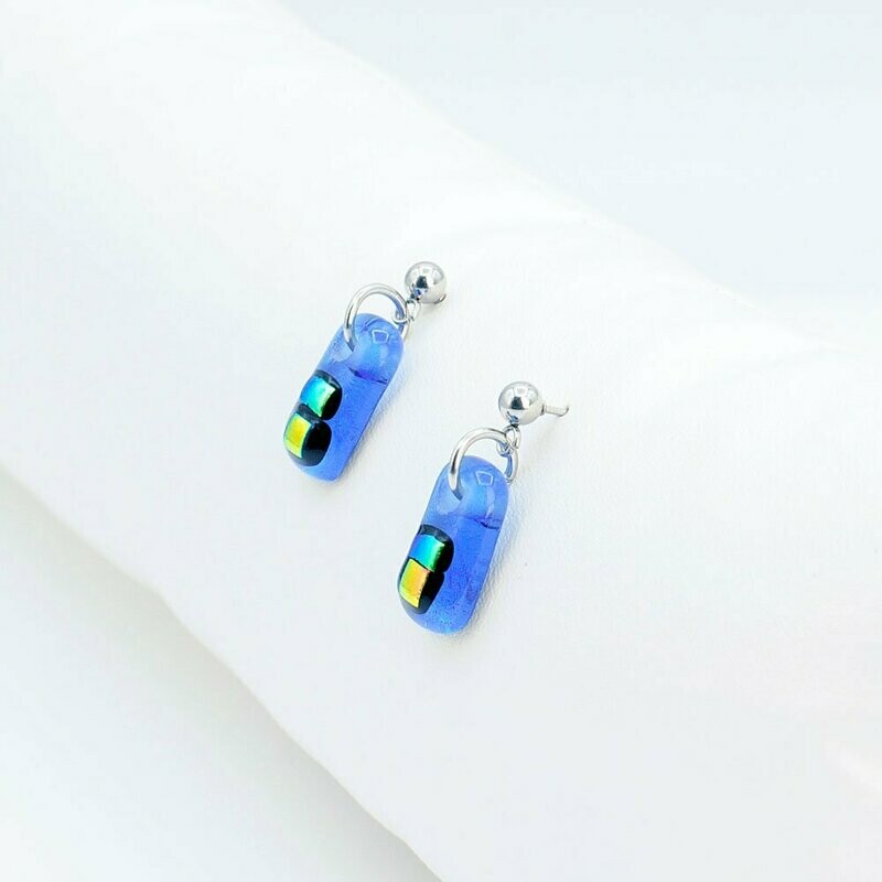 Boucles d'oreilles bleues claires courtes