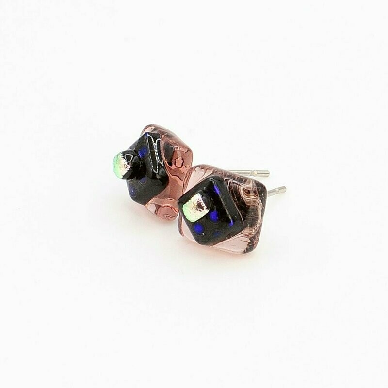 Boucles d'oreilles puces rosées
