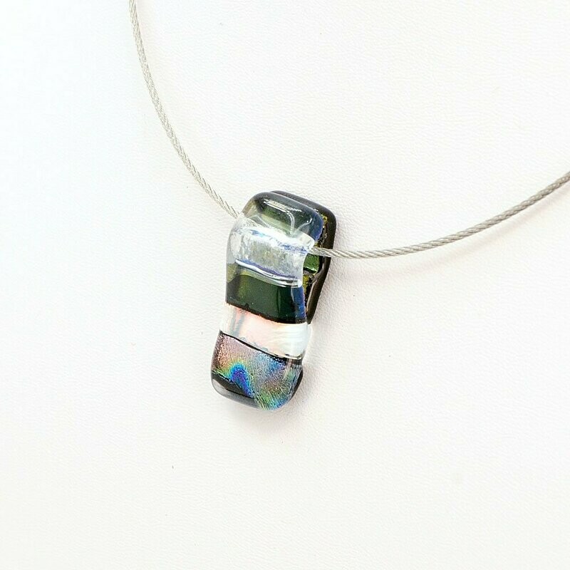 Collier Arc-en-ciel rectangle sur câble inox