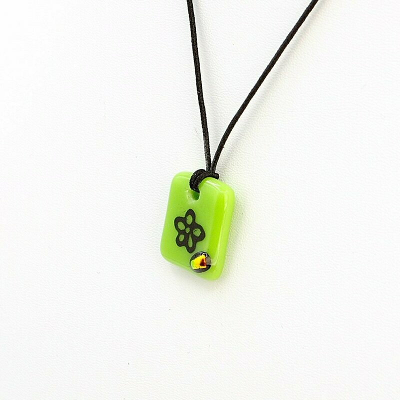 Collier enfant vert fleur