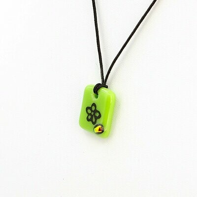 Collier enfant vert fleur