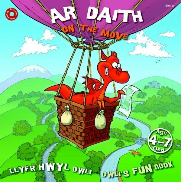 Llyfr Hwyl Dwli/ Dwli's Fun Book: Ar Daith/ On the Move