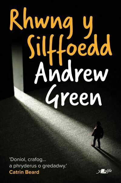 Rhwng y Silffoedd - Andrew Green