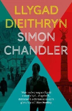 Llygad Dieithryn - Simon Chandler
