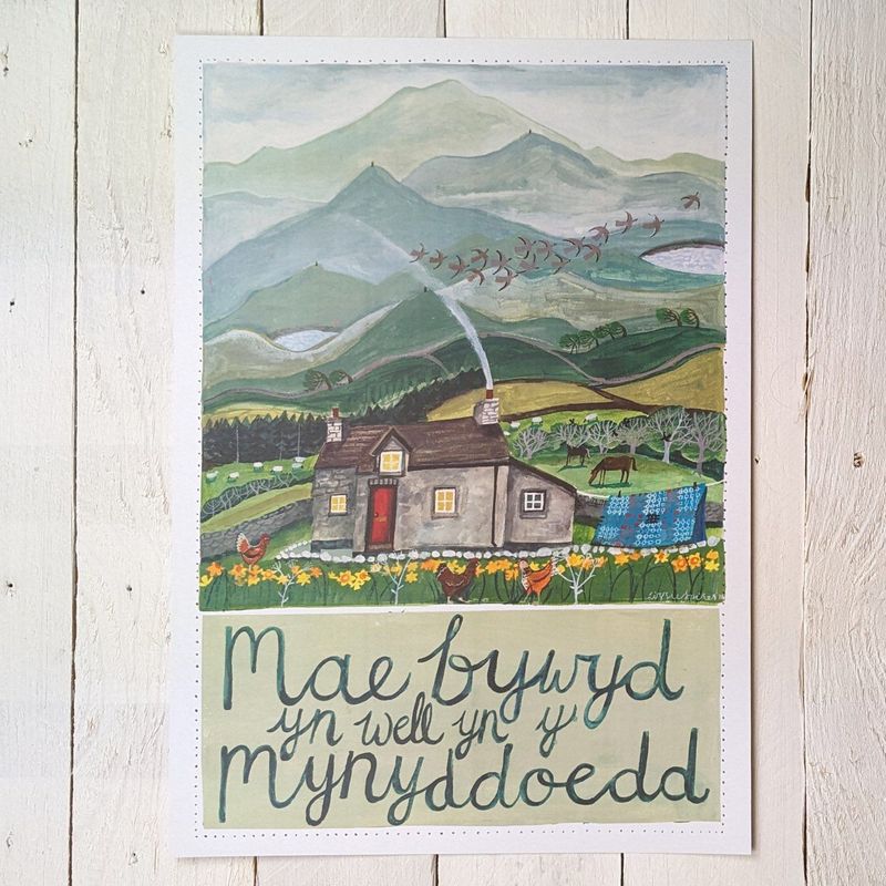 Poster Mae Bywyd Yn Well Yn Y Mynyddoedd