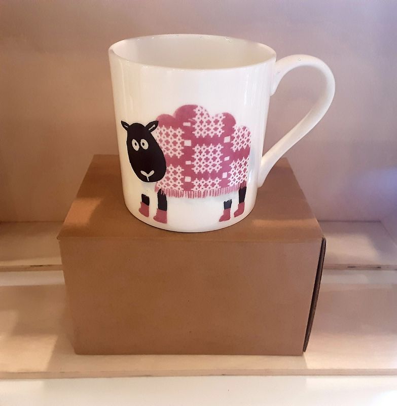 Tapestry sheep hug mug (pink)
