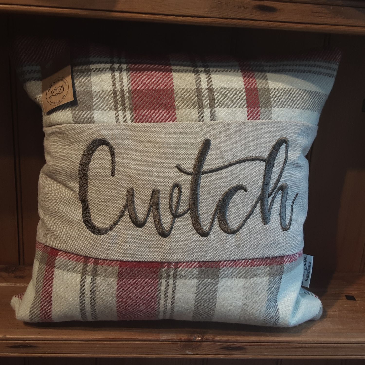 Cwtch cushion cream check