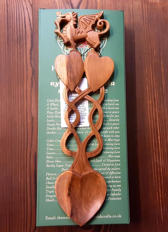 Dragon, hearts, celtic knot