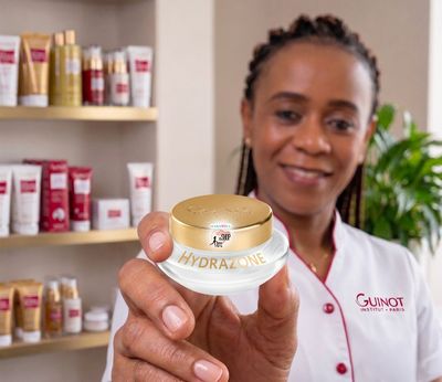 GUINOT Crème Hydrazone Visage Hydratation Intense Toutes Peaux ( 50ml ) GUINOT Crème Hydrazone Visage Hydratation Intense Toutes Peaux ( 50ml )