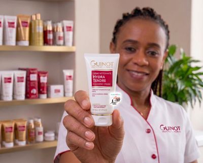 GUINOT Crème Nettoyante Hydra Tendre Nettoyante Douceur Visage ( 150ml ) GUINOT Crème Nettoyante Hydra Tendre Nettoyante Douceur Visage ( 150ml )