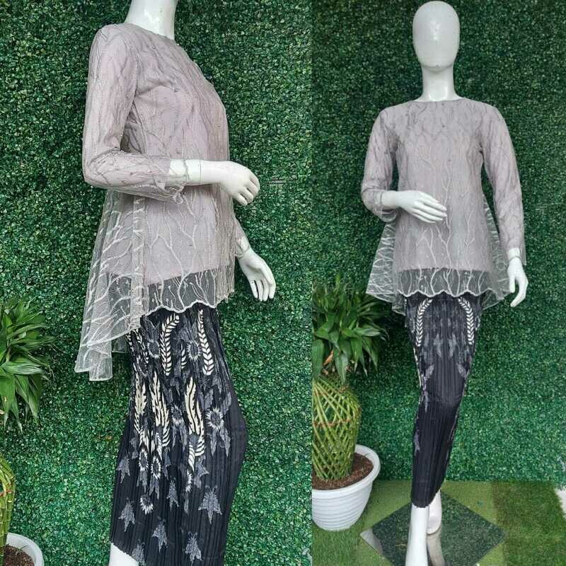 Stelan Gotik Pinguin kebaya wisuda