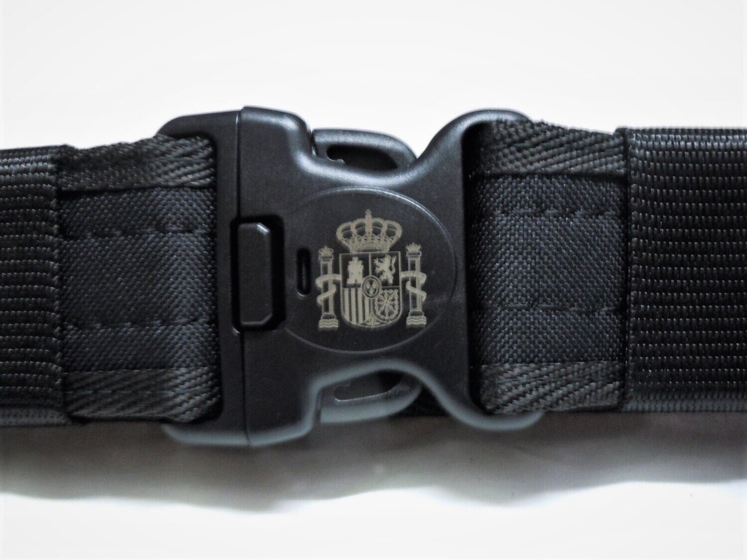 Cinto doble con velcro con escudo Constitucional.