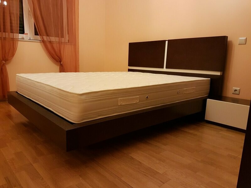 Quarto carvalho escurecido