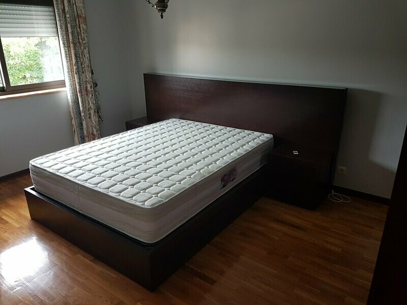 Quarto carvalho escurecido