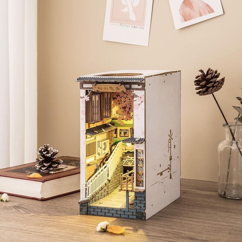 Kit miniature book nook - Sakura Densya - Rolife