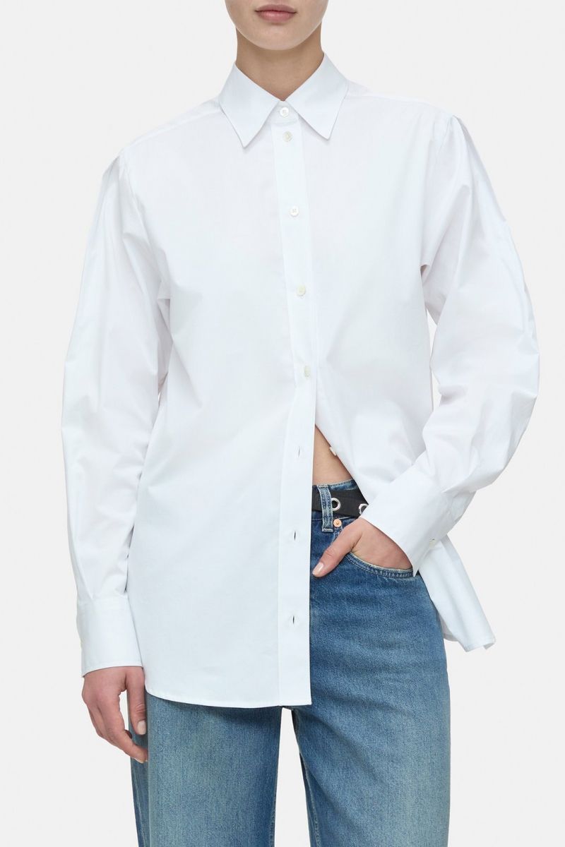 Closed blouse wit