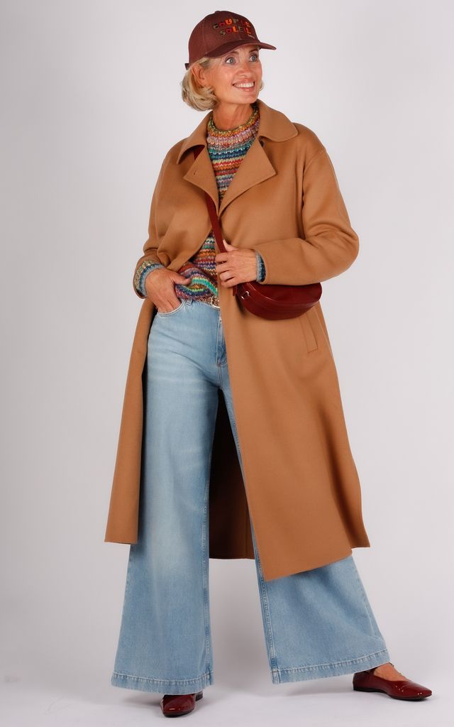 Closed jas camel