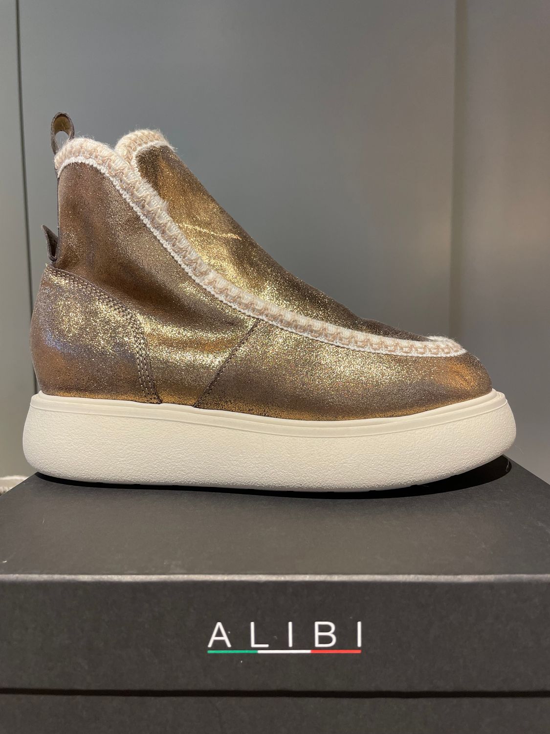 ALIBI laars bronze