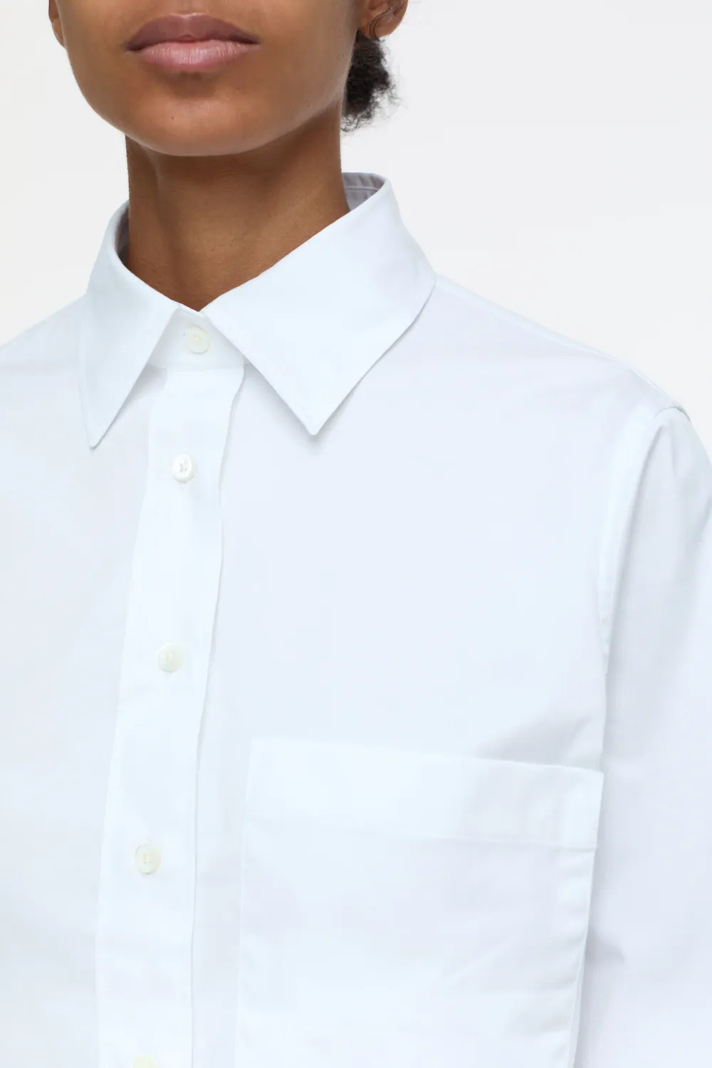 Closed cropped blouse wit
