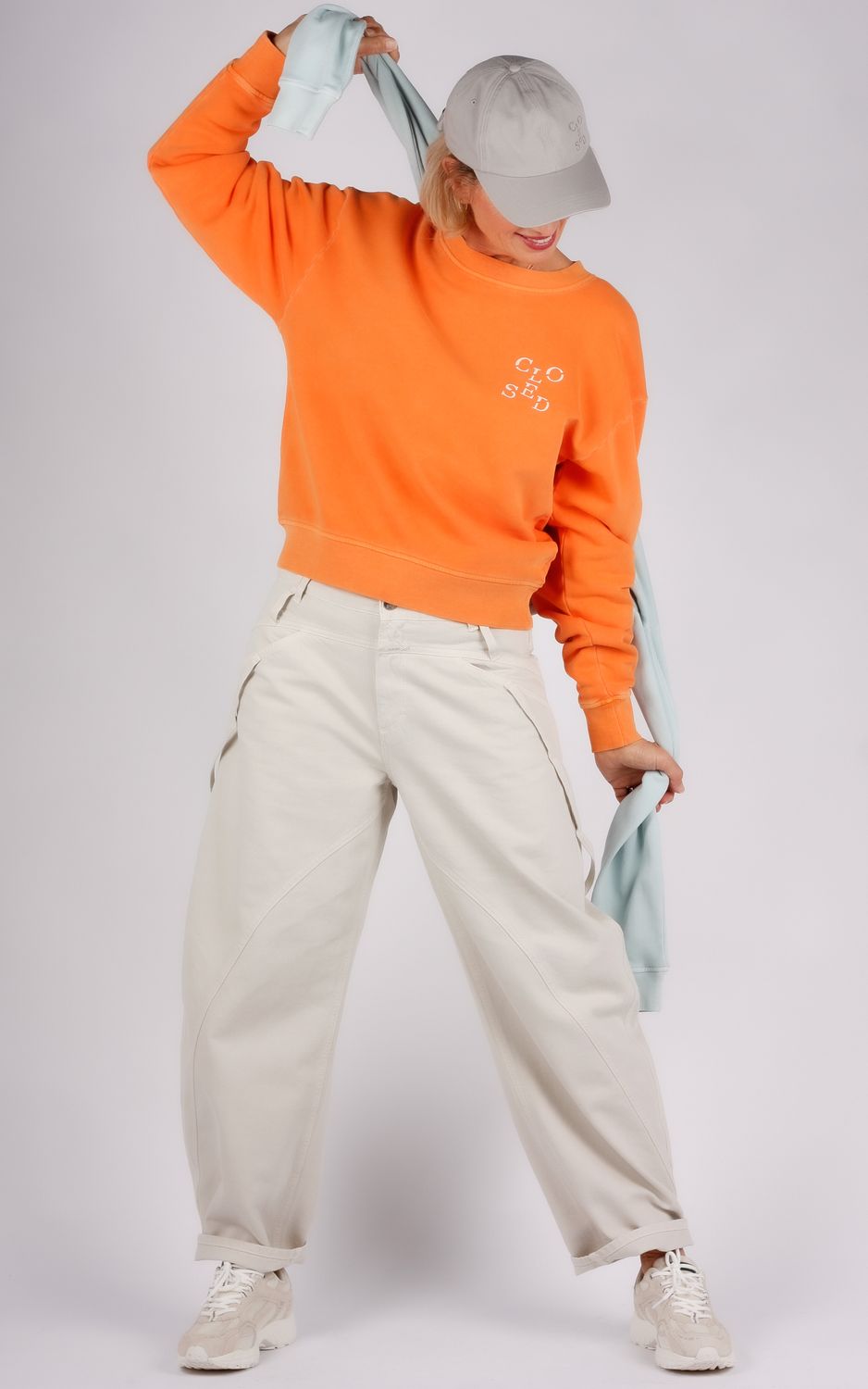 Closed sweater oranje
