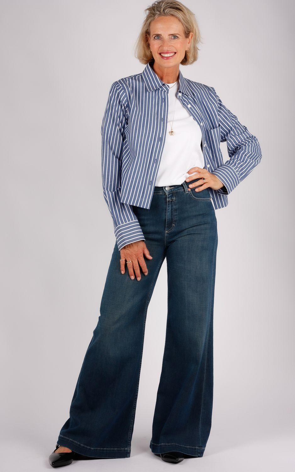 Closed cropped blouse blauw