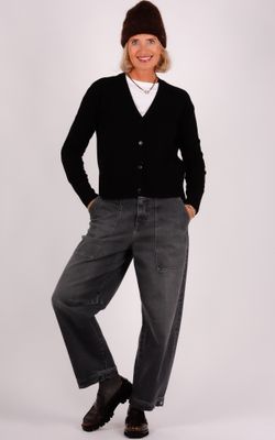 Closed v-neck vest C96254-920-22 zwart