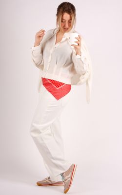 With Black barrel jeans Peyton