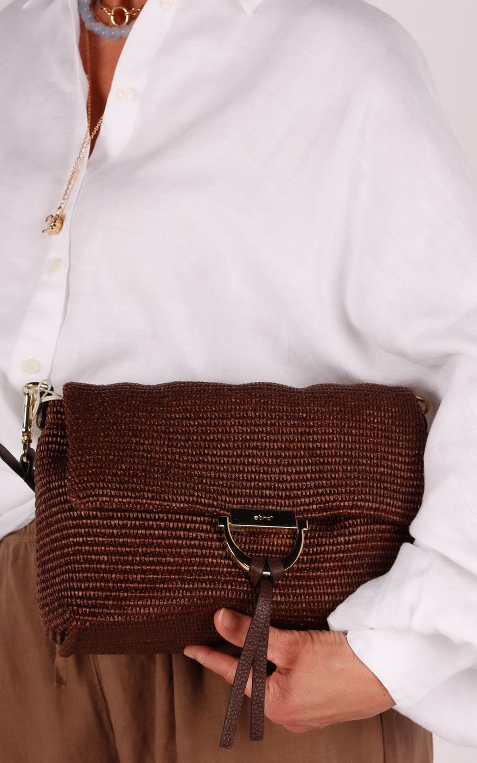 Abro shoulderbag Temi medium raffia bruin