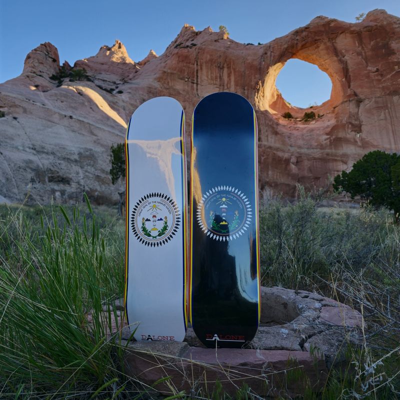 GREAT SEAL OF THE NAVAJO NATiON AUTHENTiC SKATEBOARD 