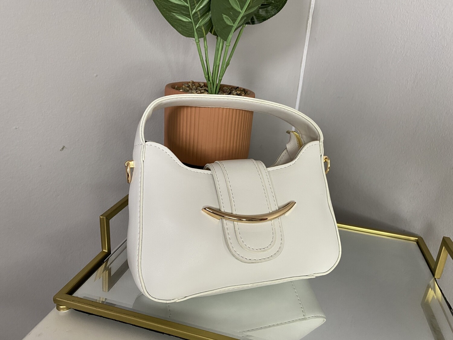 It girl white