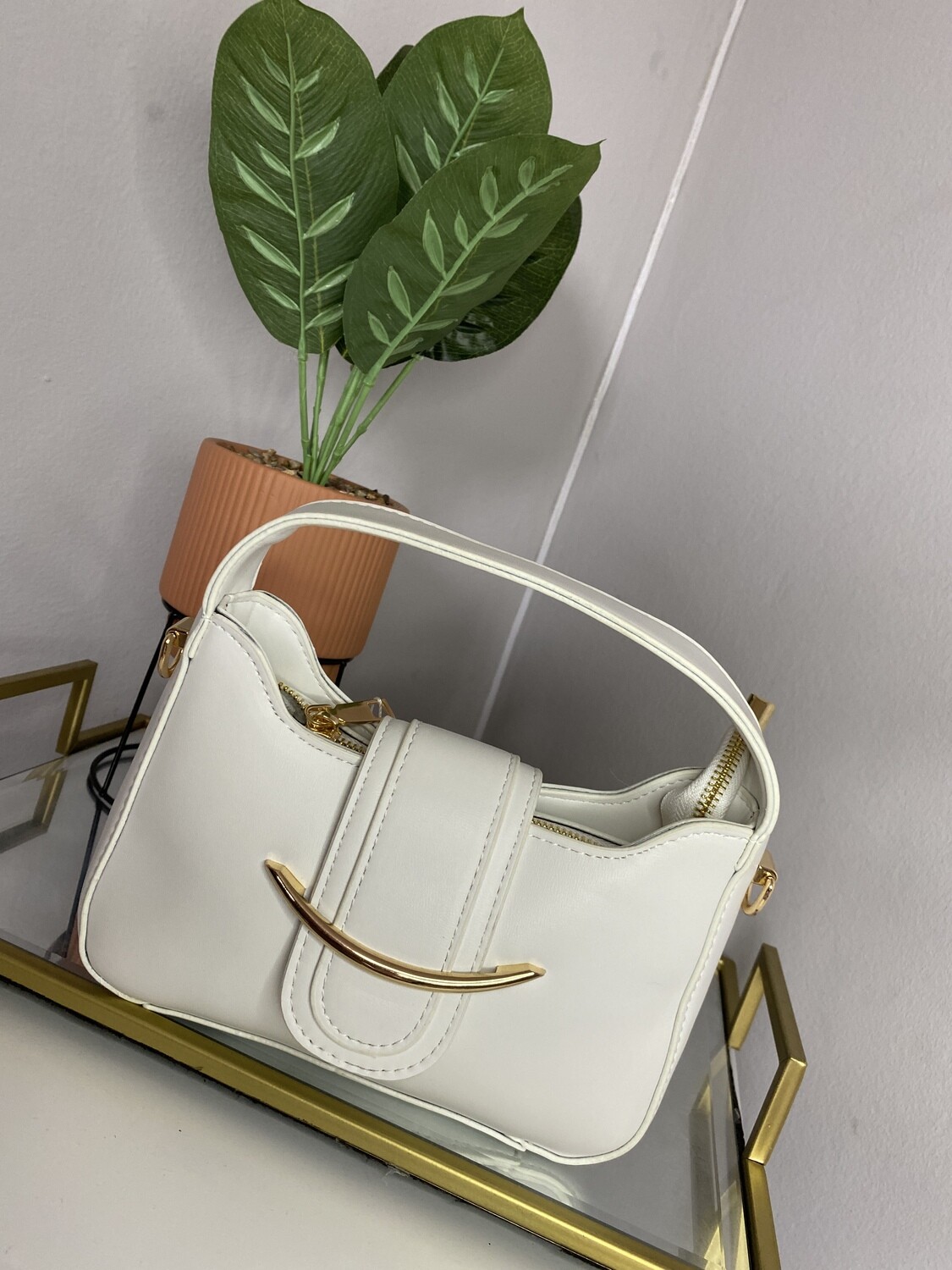 It girl white