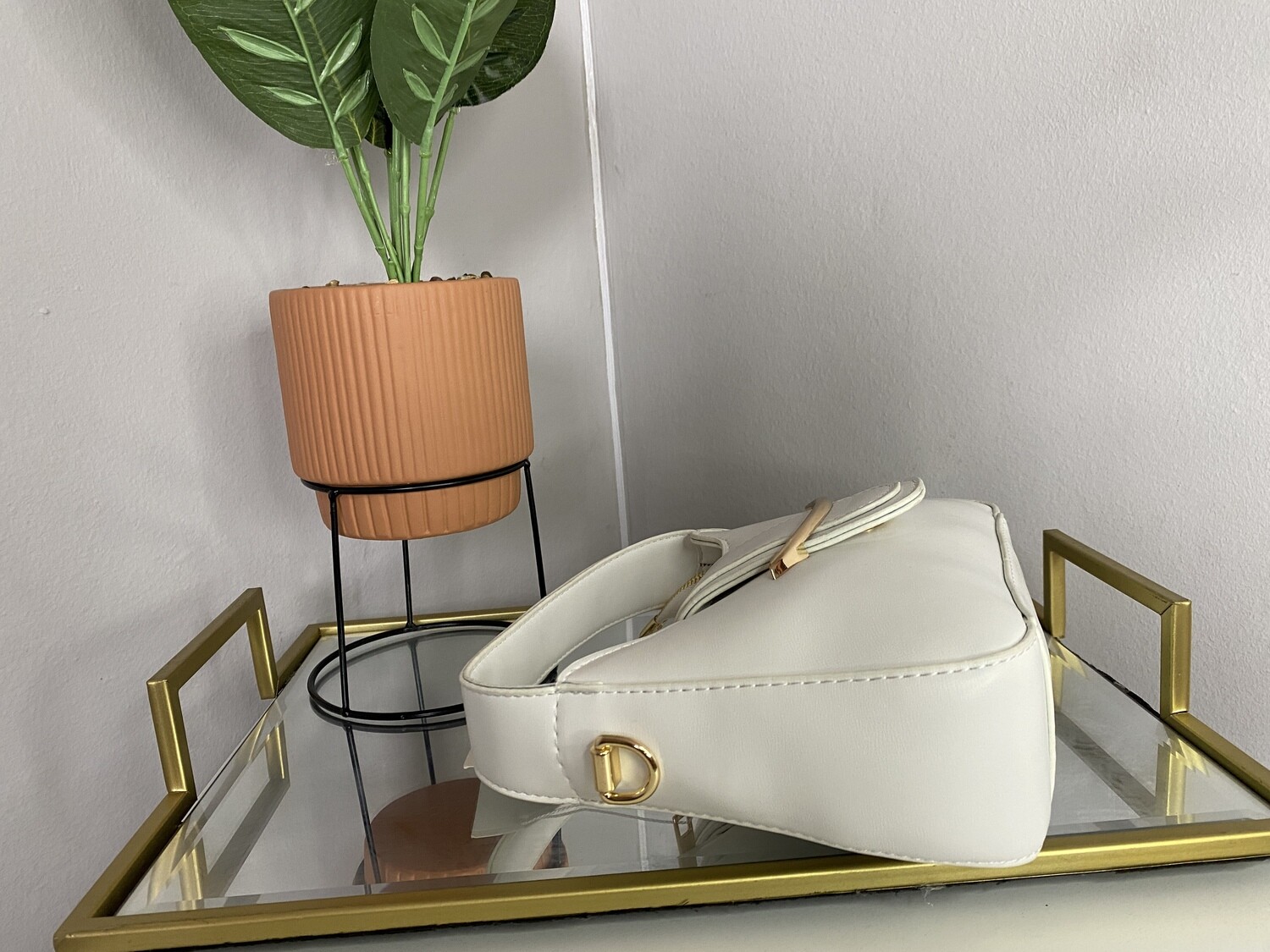 It girl white