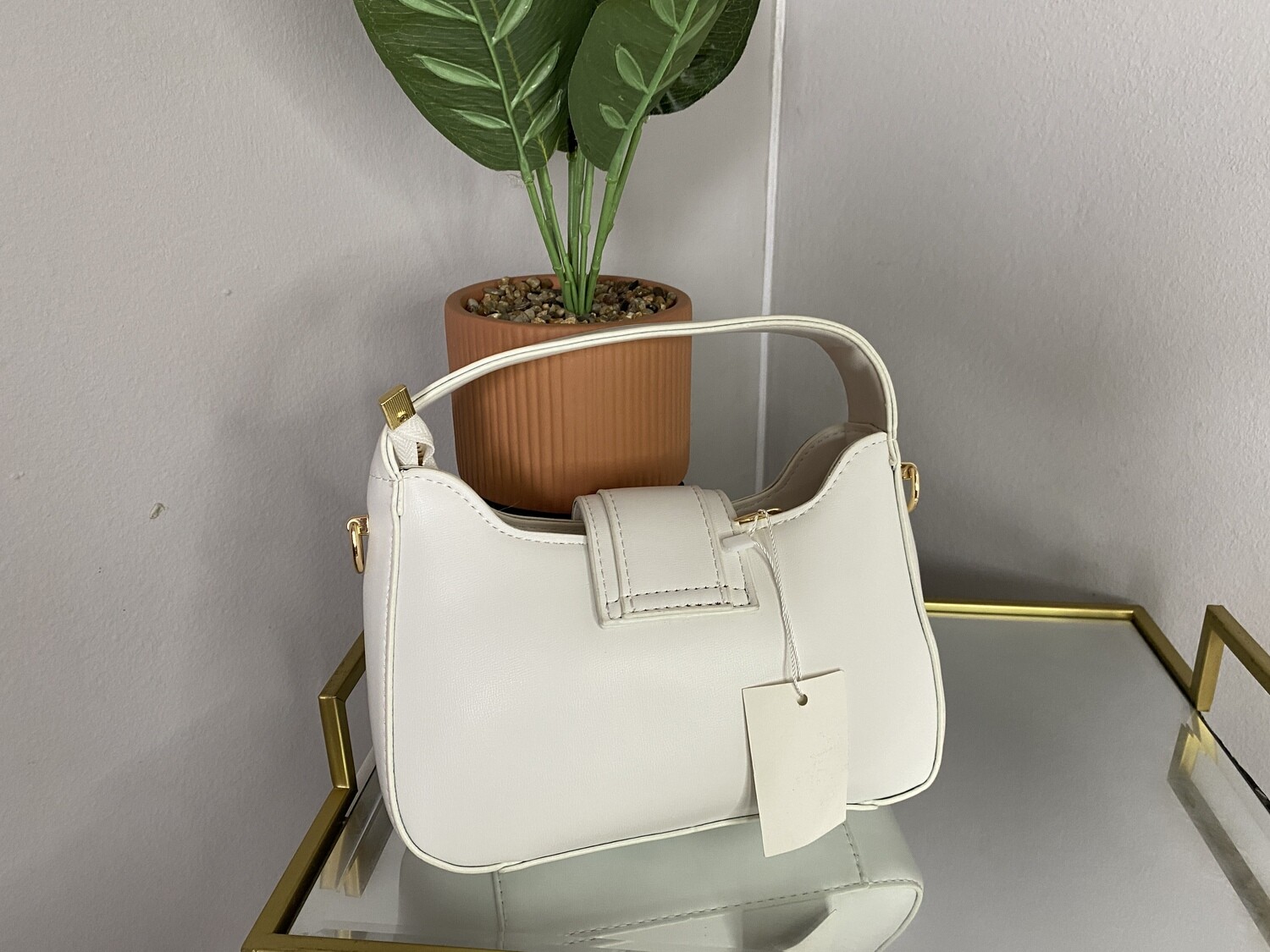It girl white